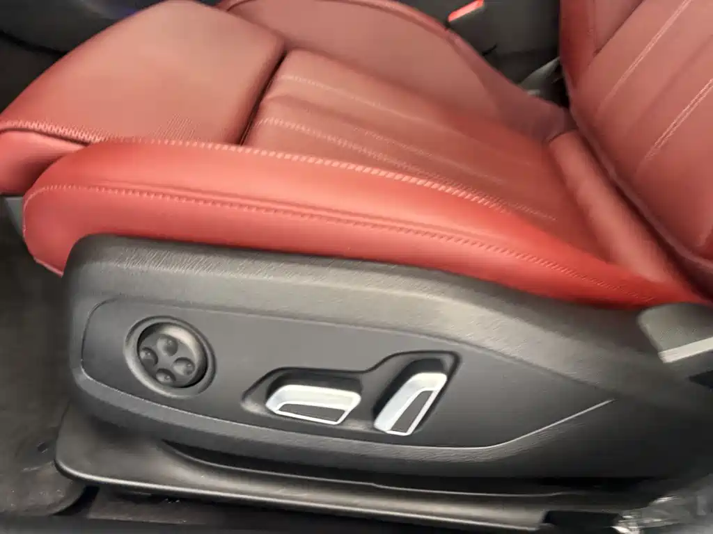 Audi A4L 2025 40 TFSI Luxury Dynamic B&O Star Night Edition