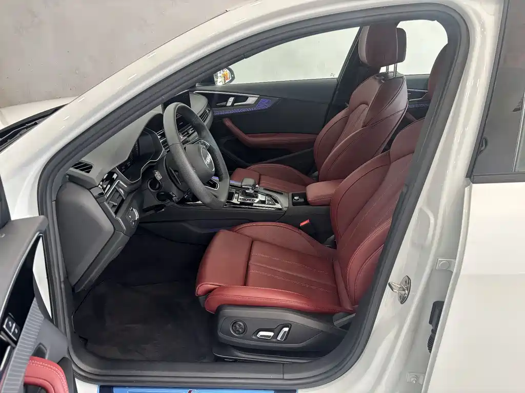 Audi A4L 2025 40 TFSI Luxury Dynamic B&O Star Night Edition