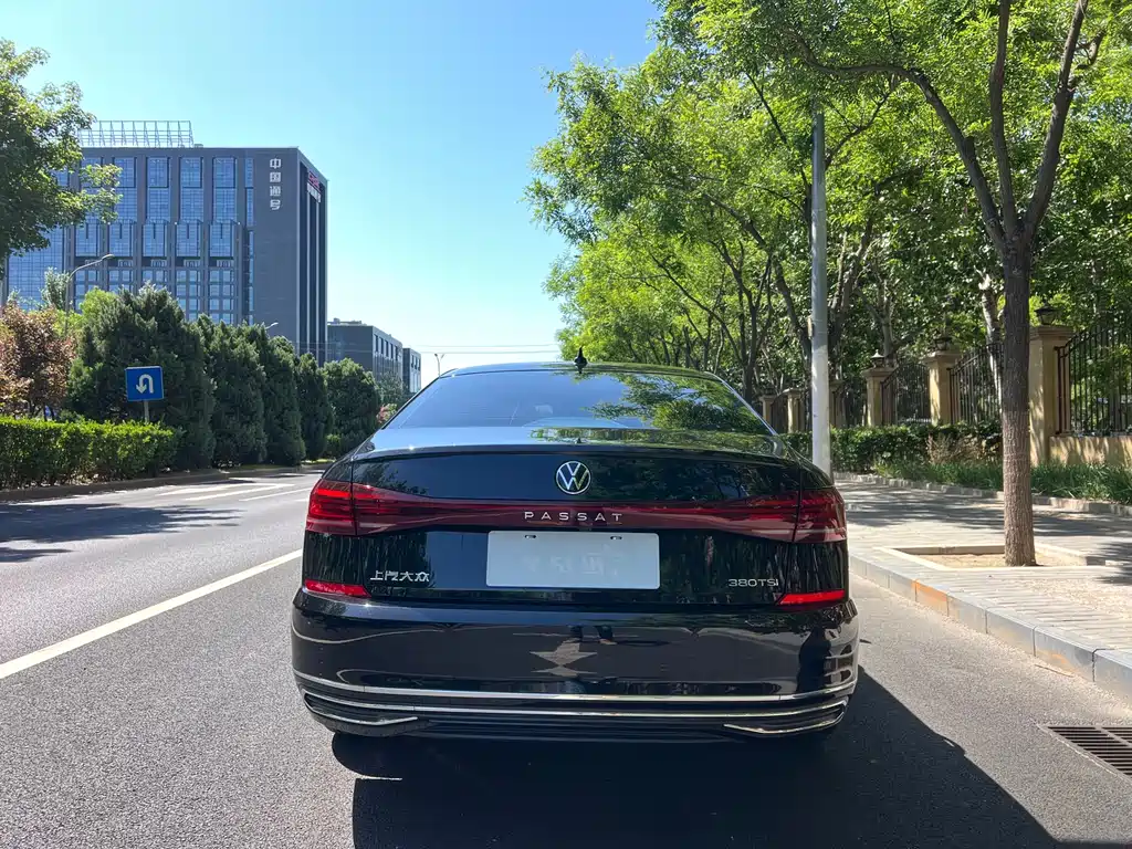 Volkswagen Passat 2024 380TSI Luxury Edition