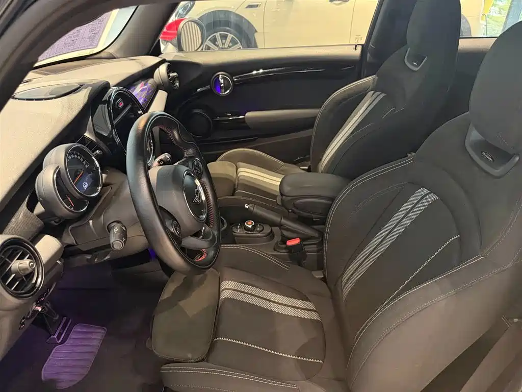 MINI 2018 1.5T COOPER Artist