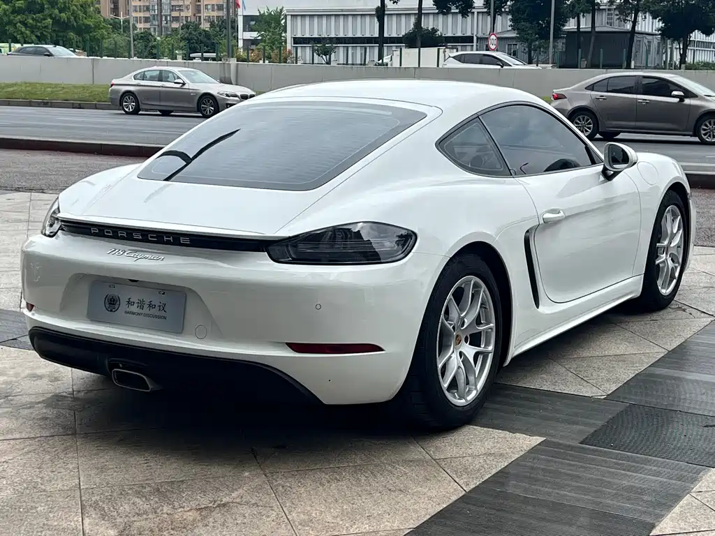 Porsche 718 Cayman 2.0T 2022
