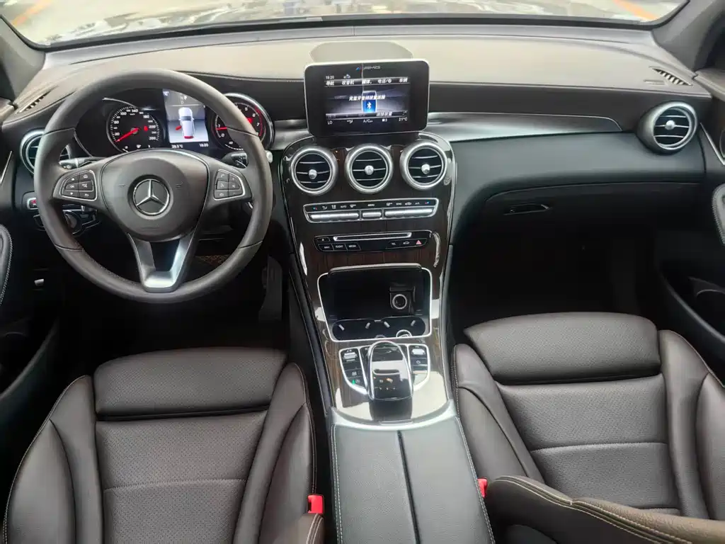 Mercedes-Benz GLC 260 4MATIC Luxury 2018