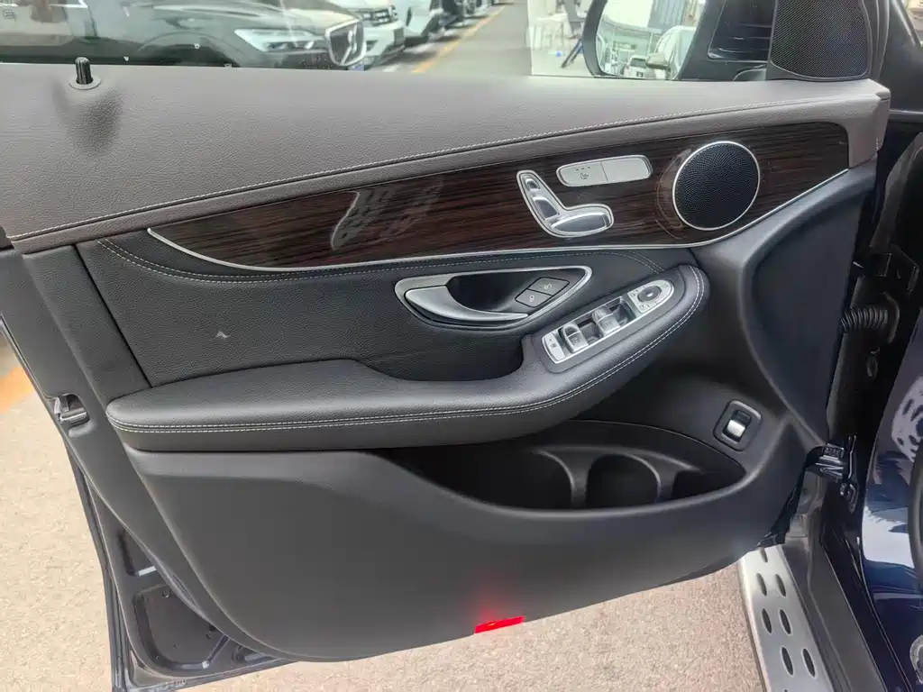 Mercedes-Benz GLC 260 4MATIC Luxury 2018