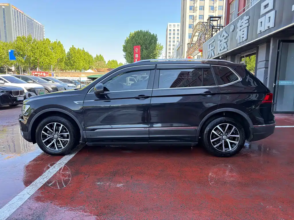Volkswagen Tiguan L 2018 Facelift 330TSI Automatic FWD Luxury Edition
