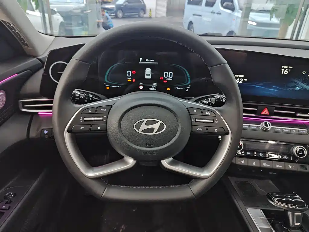 Hyundai Elantra 2023 1.5L CVT Premium