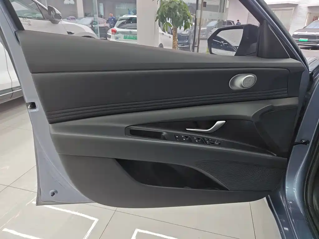 Hyundai Elantra 2023 1.5L CVT Premium