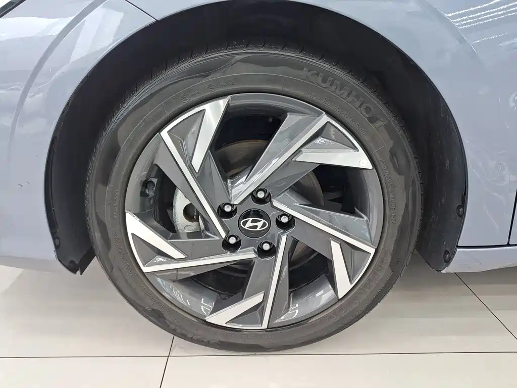 Hyundai Elantra 2023 1.5L CVT Premium