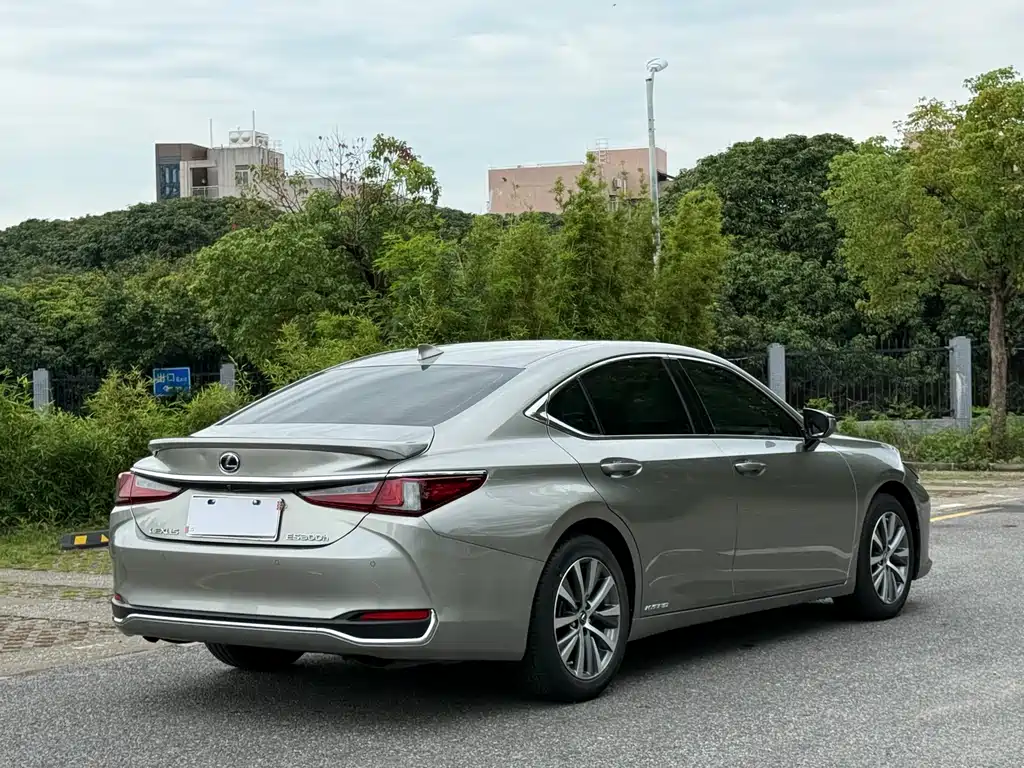 Lexus ES 2021 300h Excellence Edition