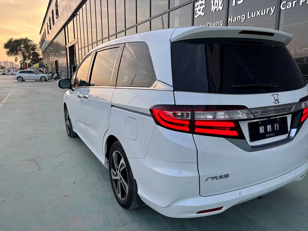Honda Odyssey 2015 Facelift 2.4L Luxury Edition
