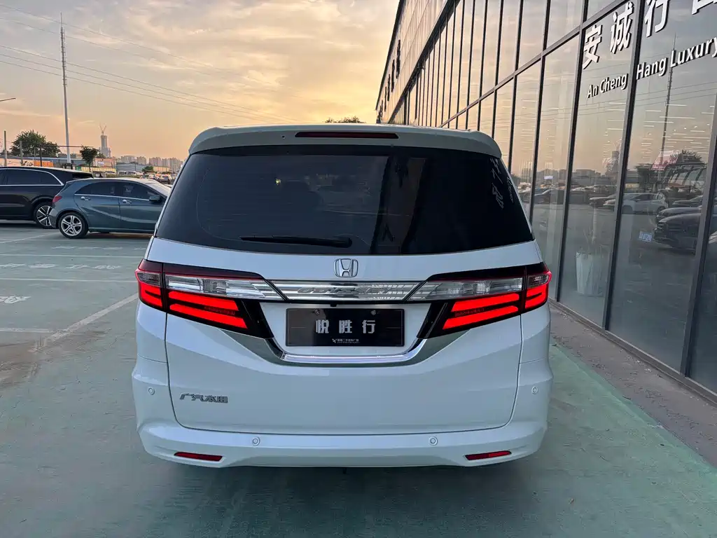 Honda Odyssey 2015 Facelift 2.4L Luxury Edition
