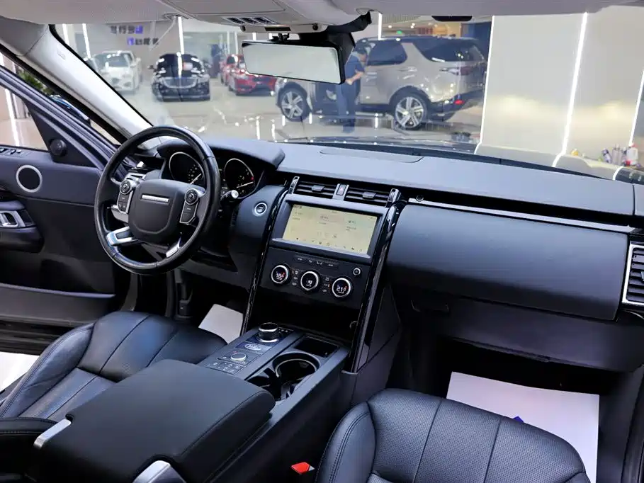 Land Rover Discovery 2018 3.0 SC V6 SE