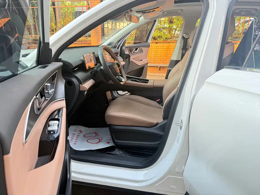 Chery Tiggo 8L 2024 2.0T FWD Luxury Edition 5-Seater