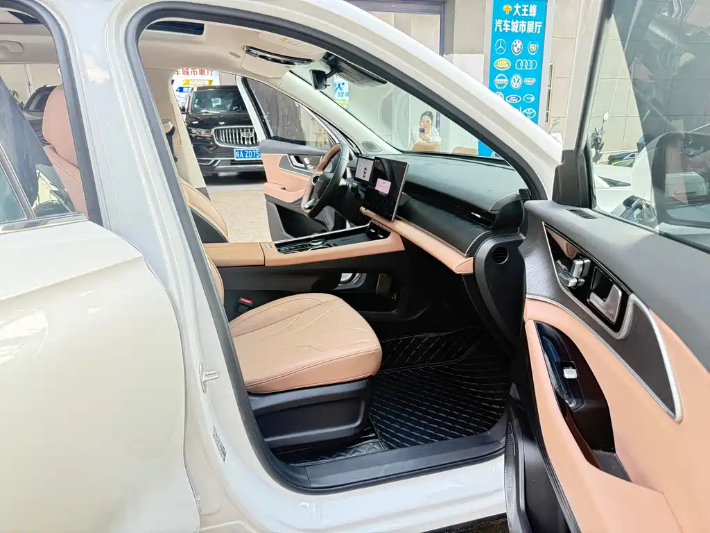Chery Tiggo 8L 2024 2.0T FWD Luxury Edition 5-Seater