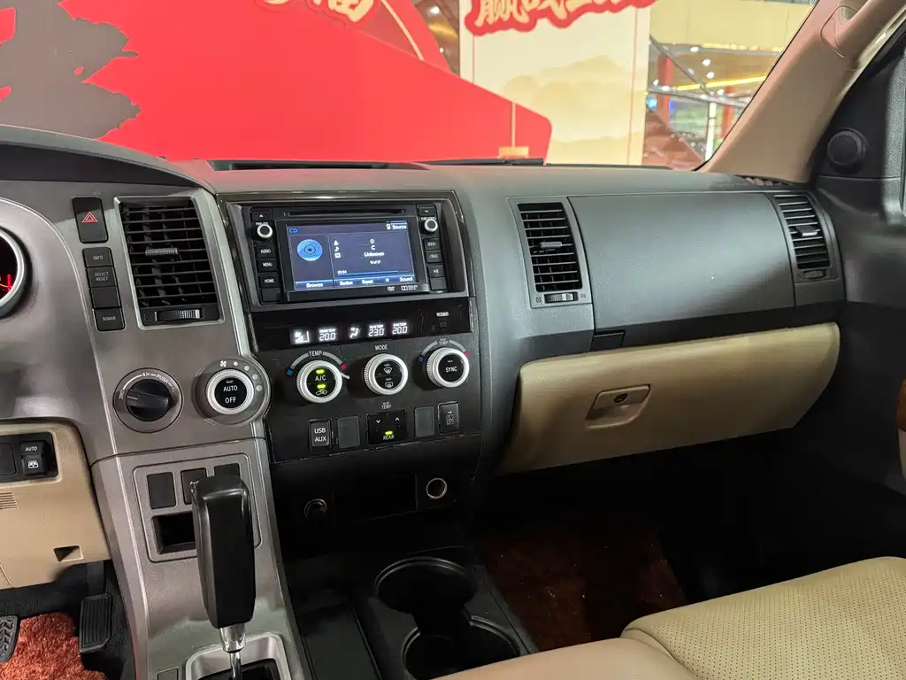 Toyota Sequoia 2015 5.7L US Spec