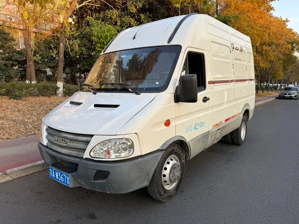Iveco Bao Di 2013 2.8T-V36 Box Truck