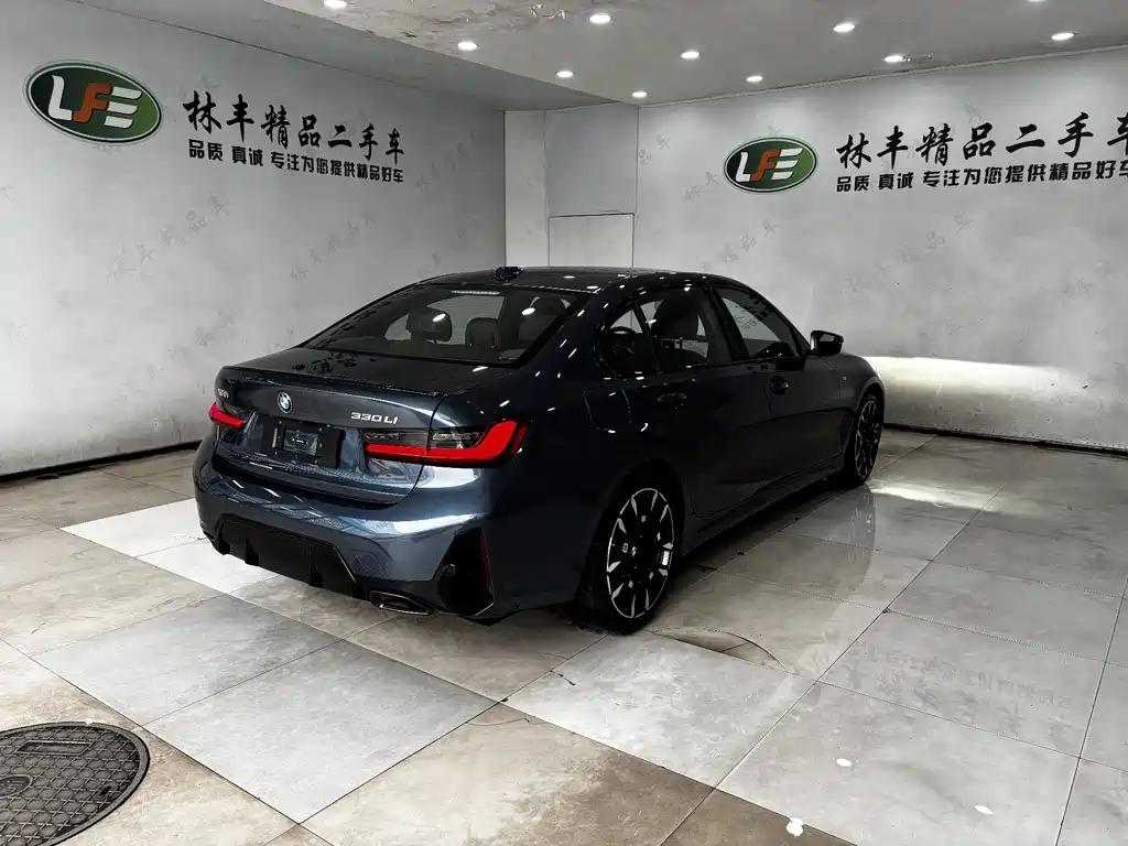 BMW 3 Series 2025 330Li Exclusive M Sport Night Edition