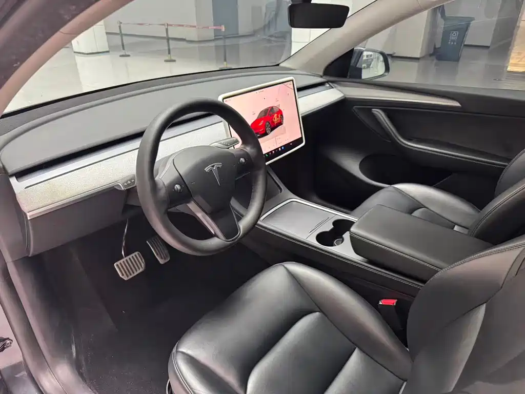 Model Y 2024 Rear-Wheel Drive