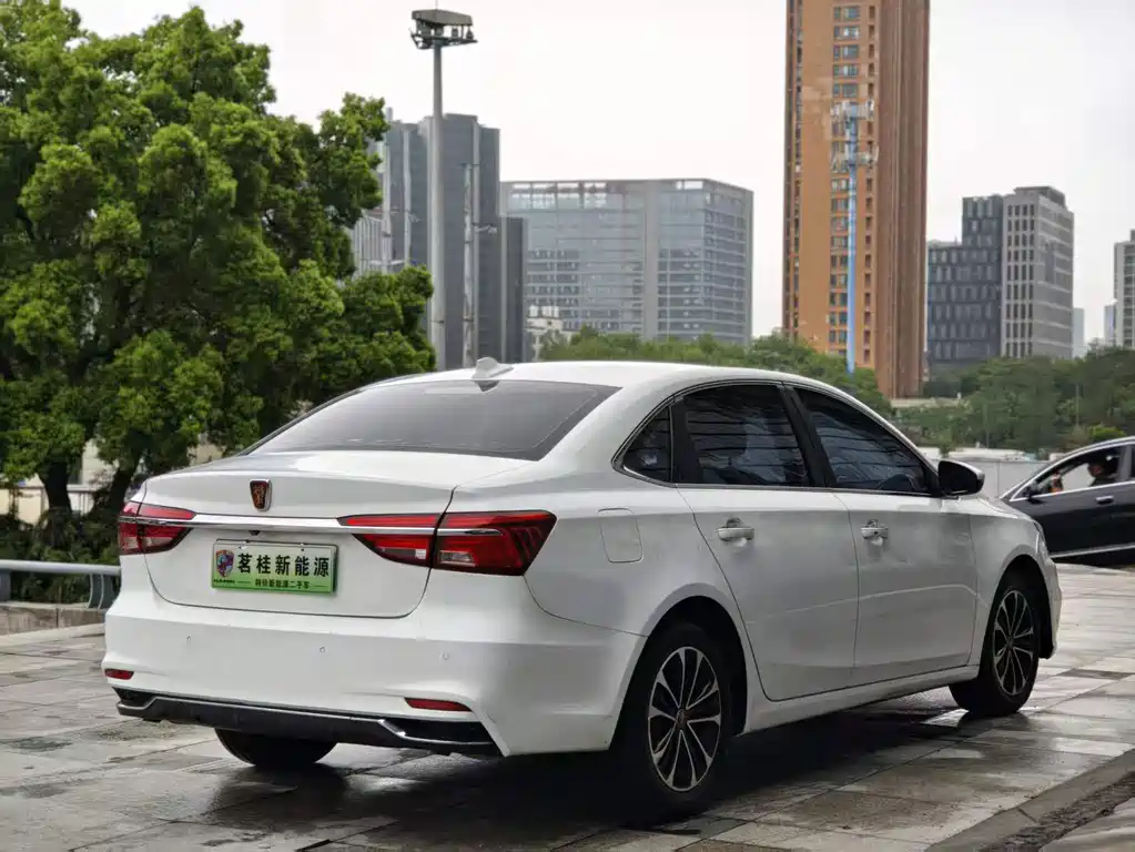 Roewe i6 NEV 2019 PLUS 50T 4G Interconnect Glory Luxury Edition