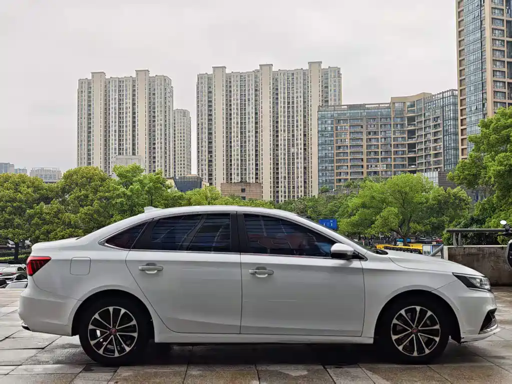 Roewe i6 NEV 2019 PLUS 50T 4G Interconnect Glory Luxury Edition