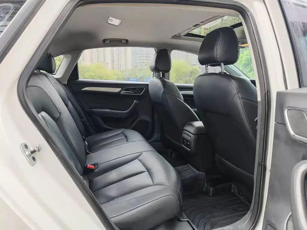 Roewe i6 NEV 2019 PLUS 50T 4G Interconnect Glory Luxury Edition