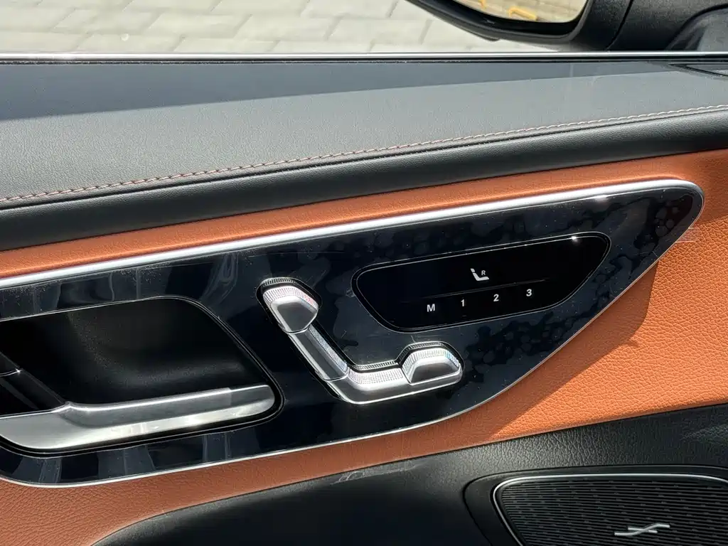 Mercedes-Benz GLC 2025 GLC 300 L 4MATIC Dynamic 5-Seater