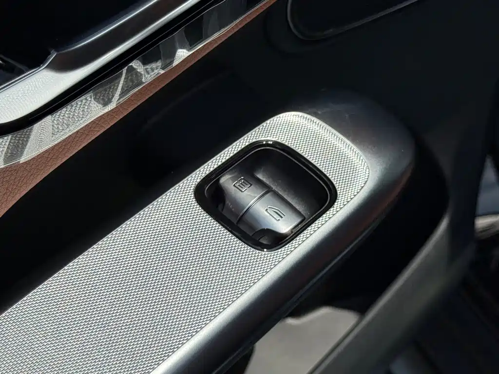 Mercedes-Benz GLC 2025 GLC 300 L 4MATIC Dynamic 5-Seater