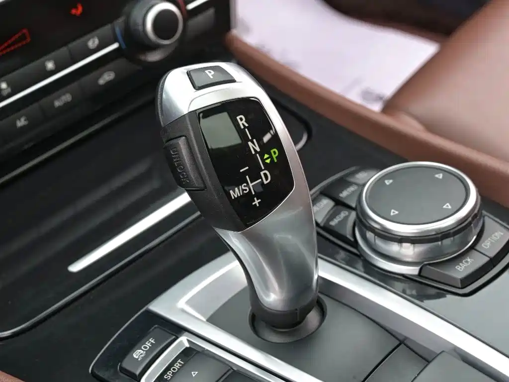 BMW 5 Series GT 2017 528i Leading Edition