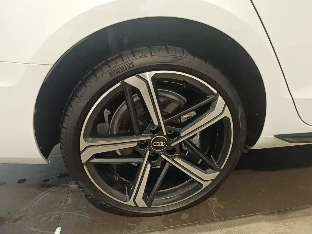 Audi A4L 2024 40 TFSI Luxury Dynamic Edition