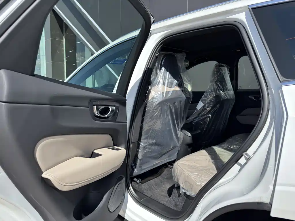 Volvo XC60 2026 B5 AWD Momentum