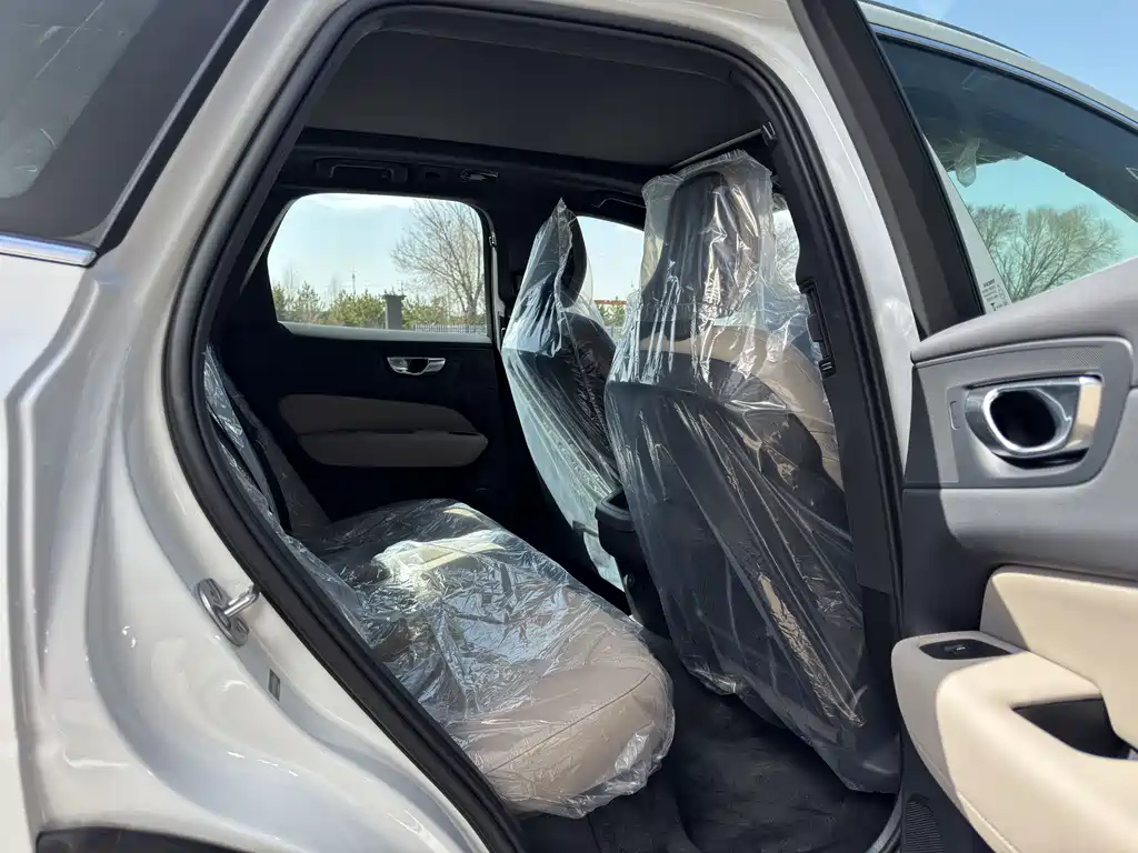 Volvo XC60 2026 B5 AWD Momentum