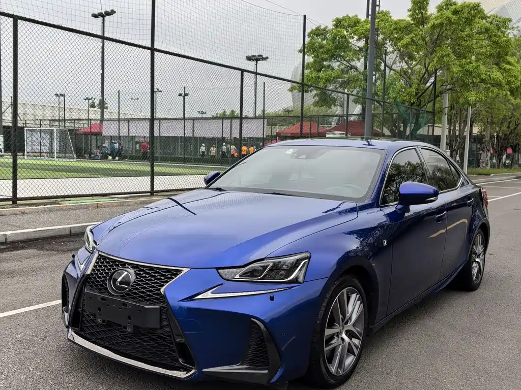 Lexus IS 300 F SPORT (2017)
