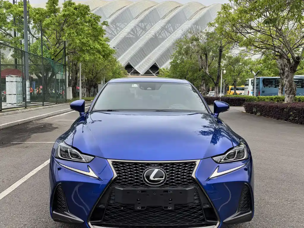 Lexus IS 300 F SPORT (2017)