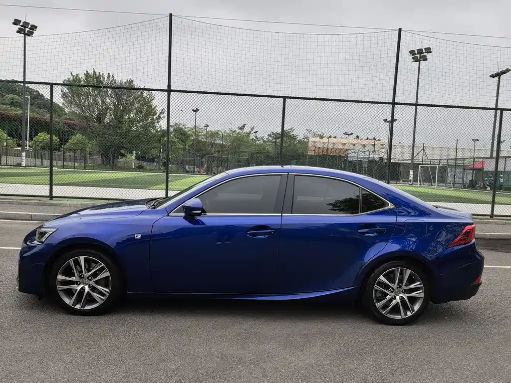 Lexus IS 300 F SPORT (2017)