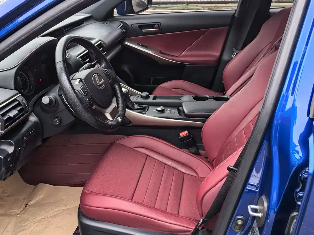 Lexus IS 300 F SPORT (2017)