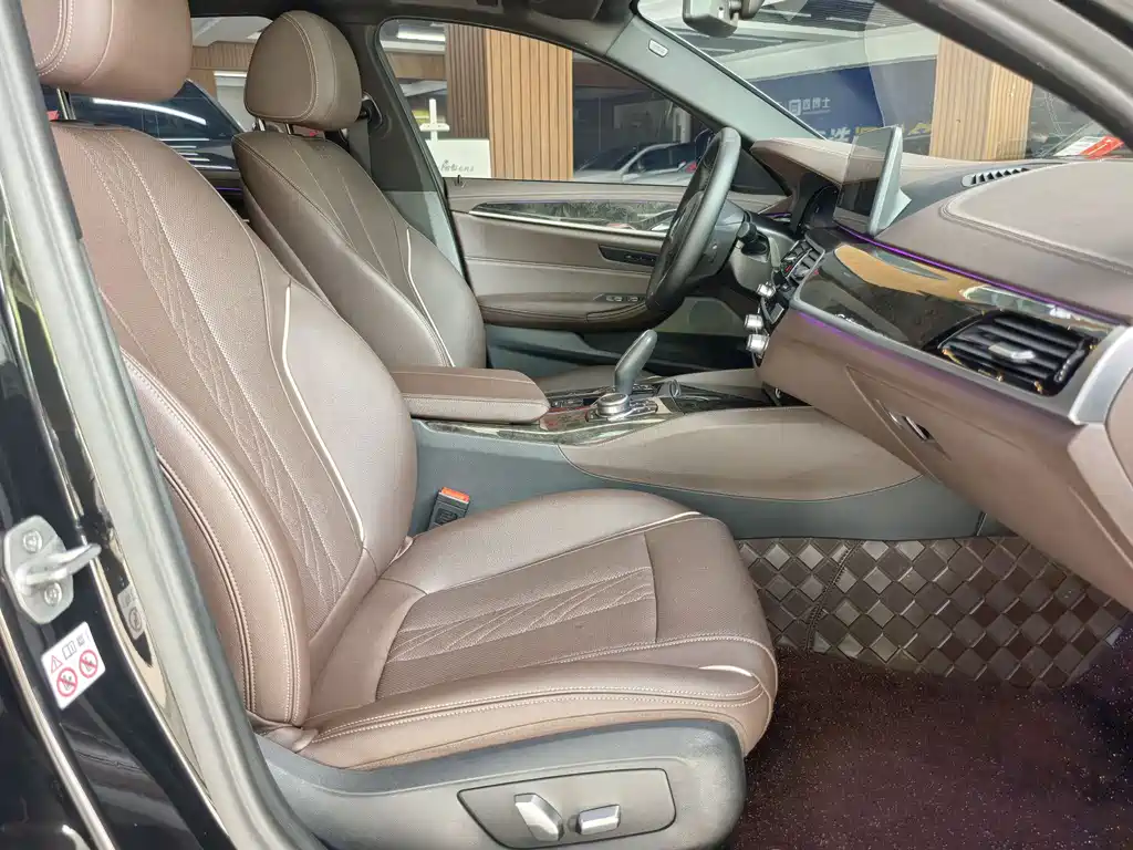 BMW 5 Series 2022 525Li M Sport Package