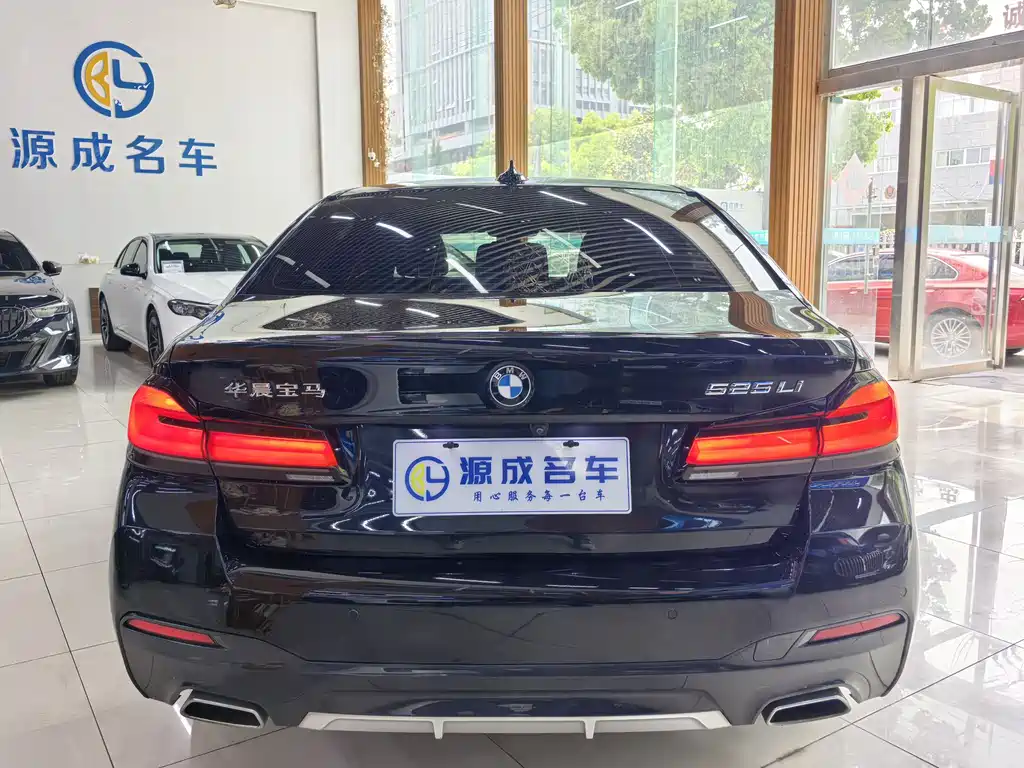 BMW 5 Series 2022 525Li M Sport Package