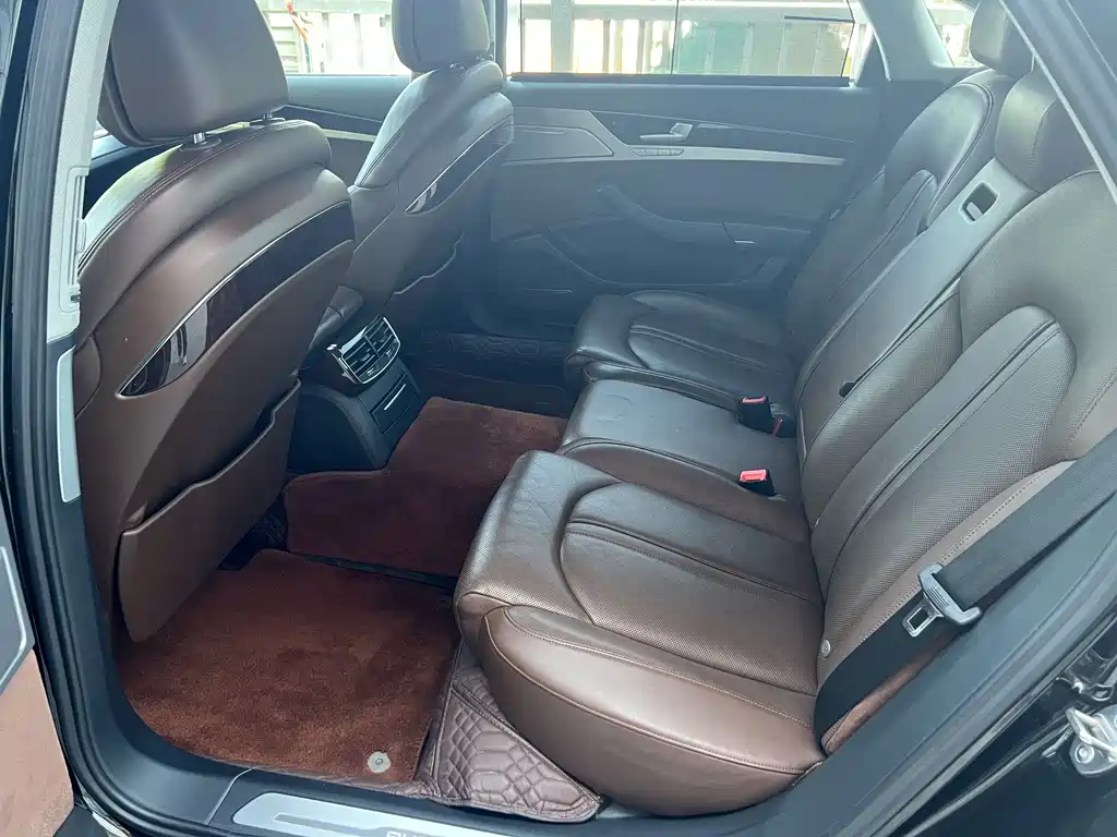 Audi A8L 45 TFSI quattro Luxury