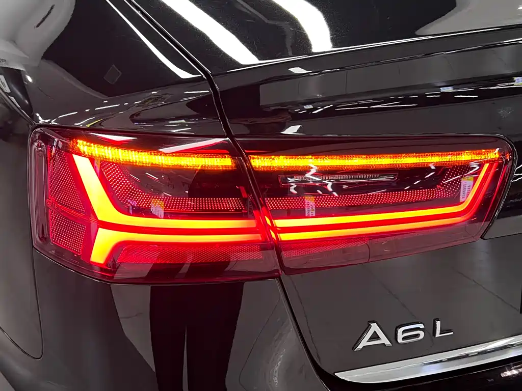 Audi A6L 2018 30th Anniversary Edition 35 TFSI Fashion Trim