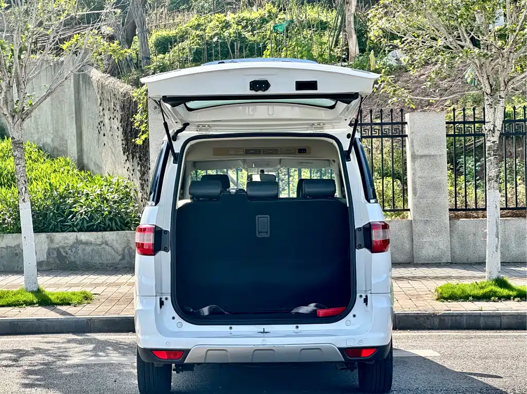 BAIC Huansu H2 2015 1.5L AMT Luxury BJ415C