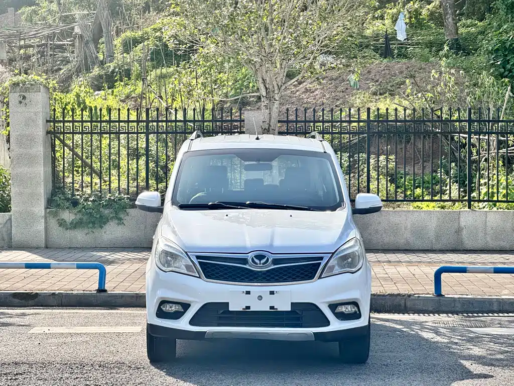 BAIC Huansu H2 2015 1.5L AMT Luxury BJ415C