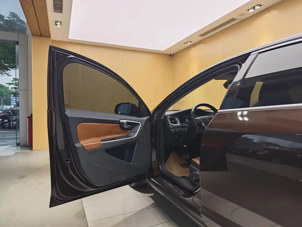 Volvo S60L 2018 T4 Zhiyuan Edition