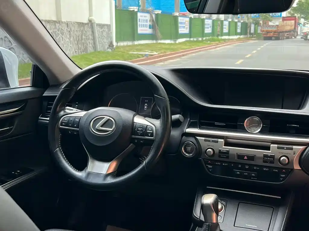 Lexus ES 2015 200 Elite Edition