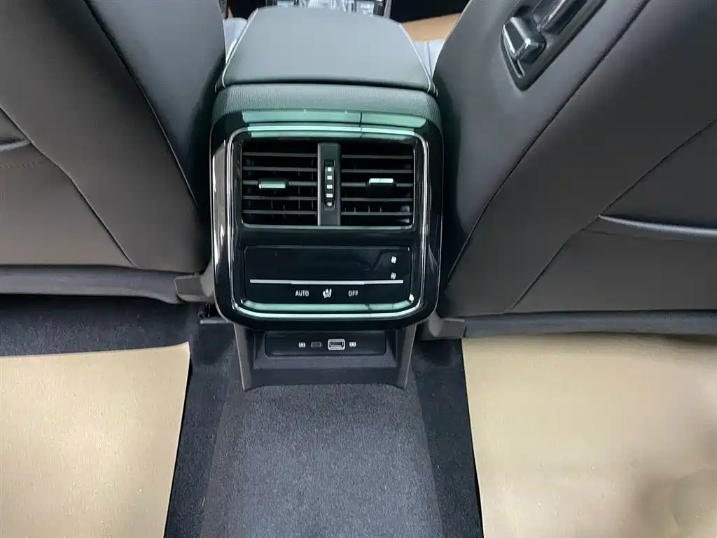 Volkswagen Passat PHEV 2023 430PHEV Hybrid Elite Edition