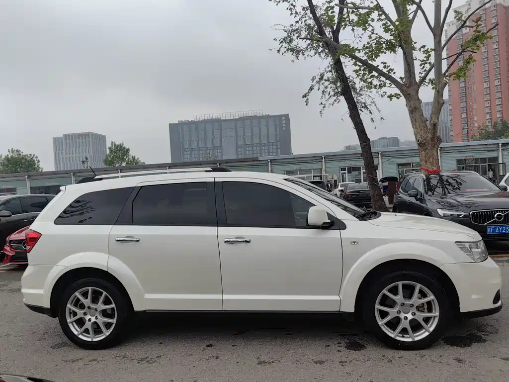 Dodge Journey 2013 2.4L FWD Premium Edition