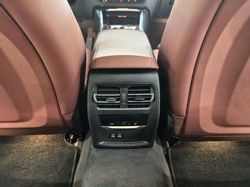 BMW i3 2025 eDrive 40 L Night Edition