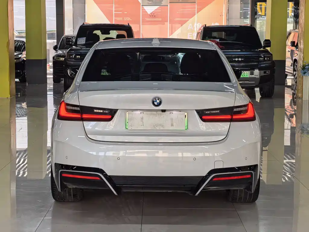 BMW i3 2025 eDrive 40 L Night Edition