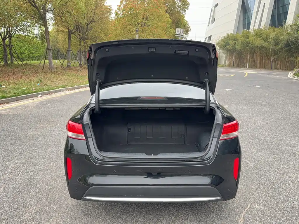 Kia K5 PHEV 2018 2.0L Zhi Zun Edition
