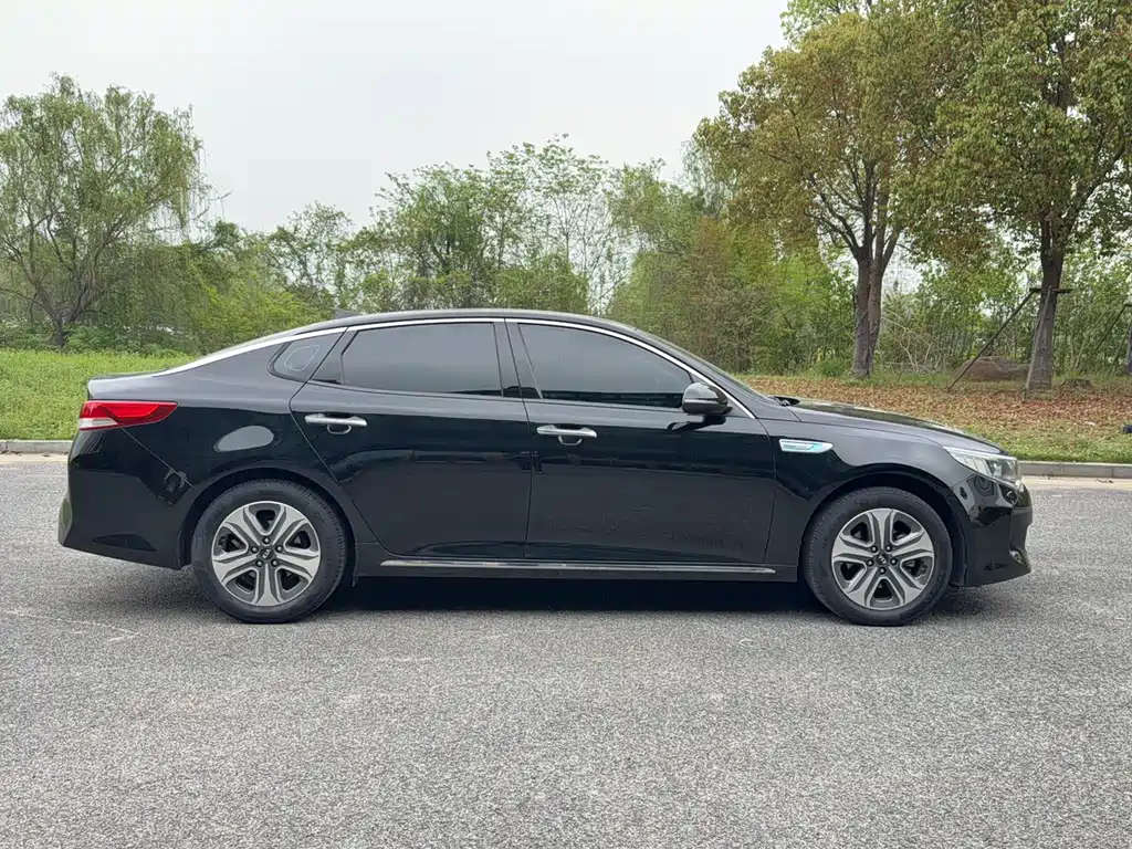 Kia K5 PHEV 2018 2.0L Zhi Zun Edition