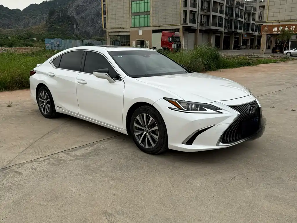 Lexus ES 300h