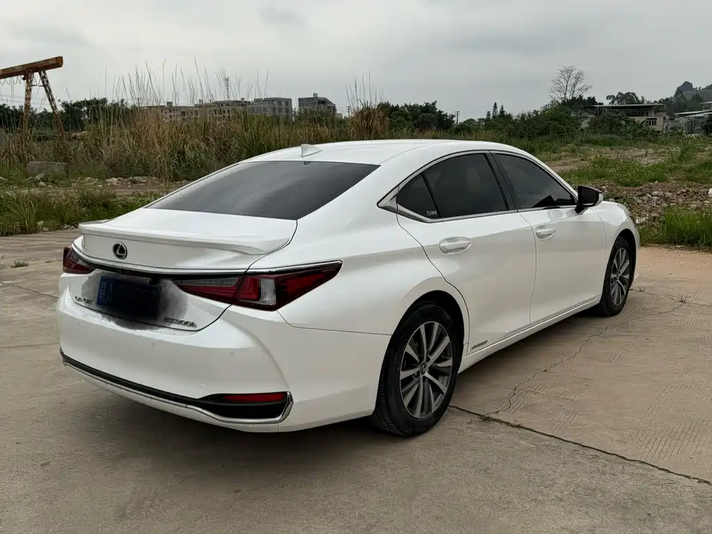 Lexus ES 300h